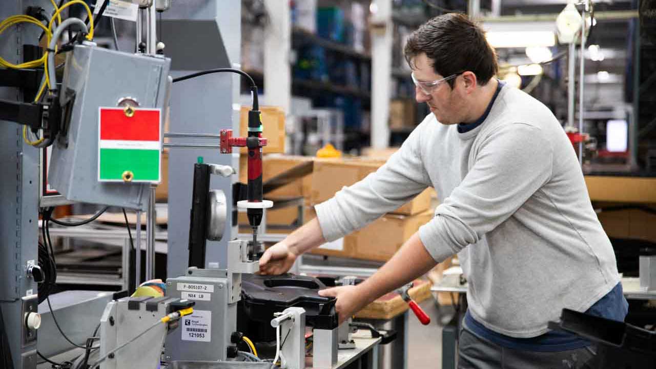 Assembly Station Male Employee2 Assembly Station Male Employee2